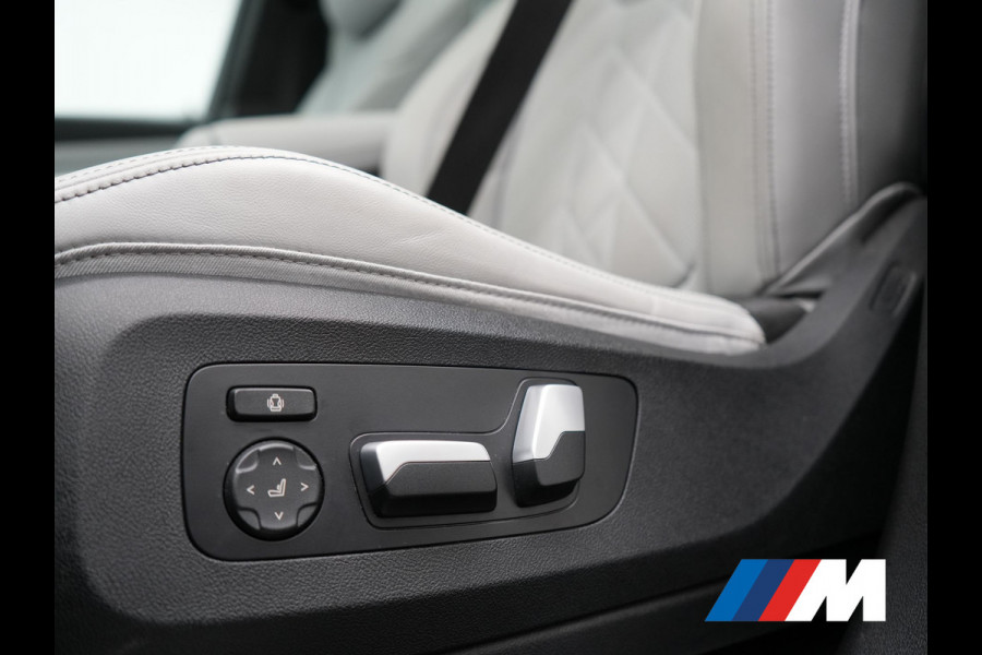 BMW X5 xDrive50e M Sport PHEV 490pk Dealer O.H. | Panodak | Luchtvering | Adaptive Cruise | Head Up | 360 Camera | Harman / Kardon | Lederen Sportstoelen Memory & Verwarmd | Sfeerverlichting | Apple Carplay | Keyless | Blis | 20"L.M | Plug