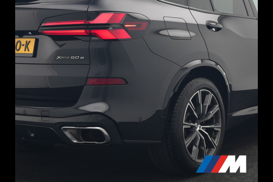 BMW X5 xDrive50e M Sport PHEV 490pk Dealer O.H. | Panodak | Luchtvering | Adaptive Cruise | Head Up | 360 Camera | Harman / Kardon | Lederen Sportstoelen Memory & Verwarmd | Sfeerverlichting | Apple Carplay | Keyless | Blis | 20"L.M | Plug