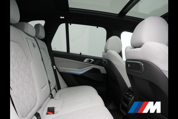 BMW X5 xDrive50e M Sport PHEV 490pk Dealer O.H. | Panodak | Luchtvering | Adaptive Cruise | Head Up | 360 Camera | Harman / Kardon | Lederen Sportstoelen Memory & Verwarmd | Sfeerverlichting | Apple Carplay | Keyless | Blis | 20"L.M | Plug