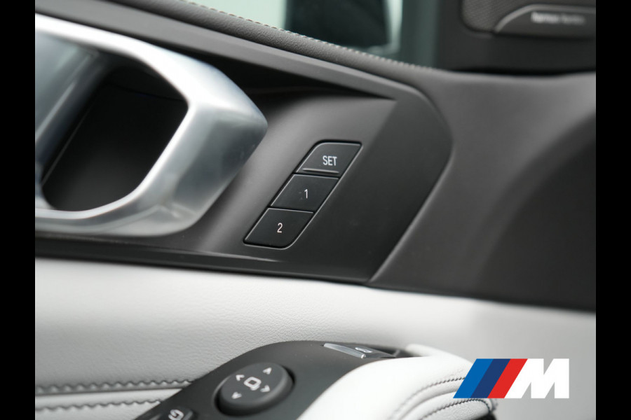 BMW X5 xDrive50e M Sport PHEV 490pk Dealer O.H. | Panodak | Luchtvering | Adaptive Cruise | Head Up | 360 Camera | Harman / Kardon | Lederen Sportstoelen Memory & Verwarmd | Sfeerverlichting | Apple Carplay | Keyless | Blis | 20"L.M | Plug