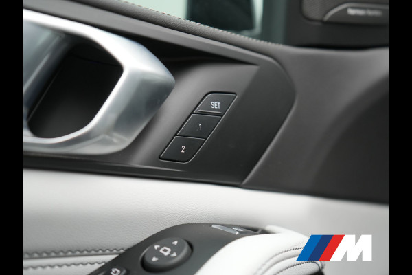 BMW X5 xDrive50e M Sport PHEV 490pk Dealer O.H. | Panodak | Luchtvering | Adaptive Cruise | Head Up | 360 Camera | Harman / Kardon | Lederen Sportstoelen Memory & Verwarmd | Sfeerverlichting | Apple Carplay | Keyless | Blis | 20"L.M | Plug