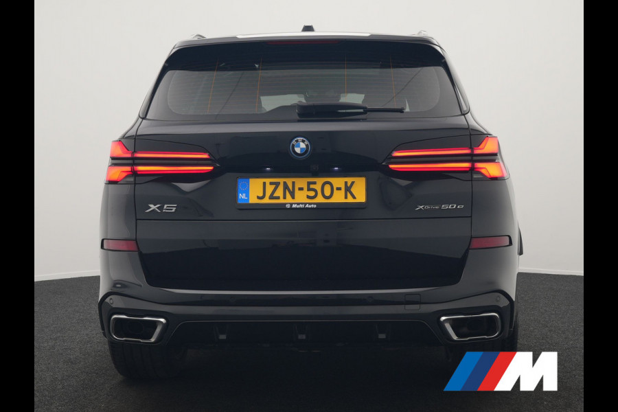 BMW X5 xDrive50e M Sport PHEV 490pk Dealer O.H. | Panodak | Luchtvering | Adaptive Cruise | Head Up | 360 Camera | Harman / Kardon | Lederen Sportstoelen Memory & Verwarmd | Sfeerverlichting | Apple Carplay | Keyless | Blis | 20"L.M | Plug