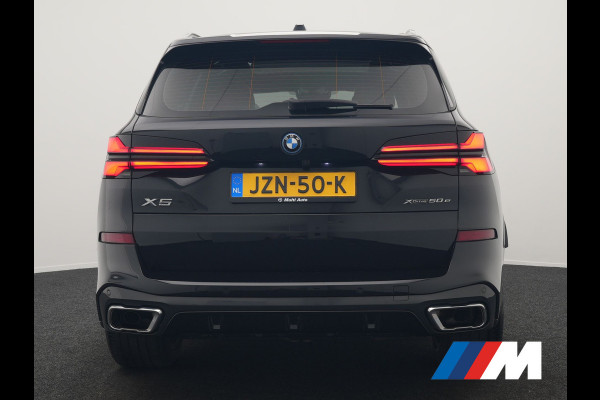 BMW X5 xDrive50e M Sport PHEV 490pk Dealer O.H. | Panodak | Luchtvering | Adaptive Cruise | Head Up | 360 Camera | Harman / Kardon | Lederen Sportstoelen Memory & Verwarmd | Sfeerverlichting | Apple Carplay | Keyless | Blis | 20"L.M | Plug