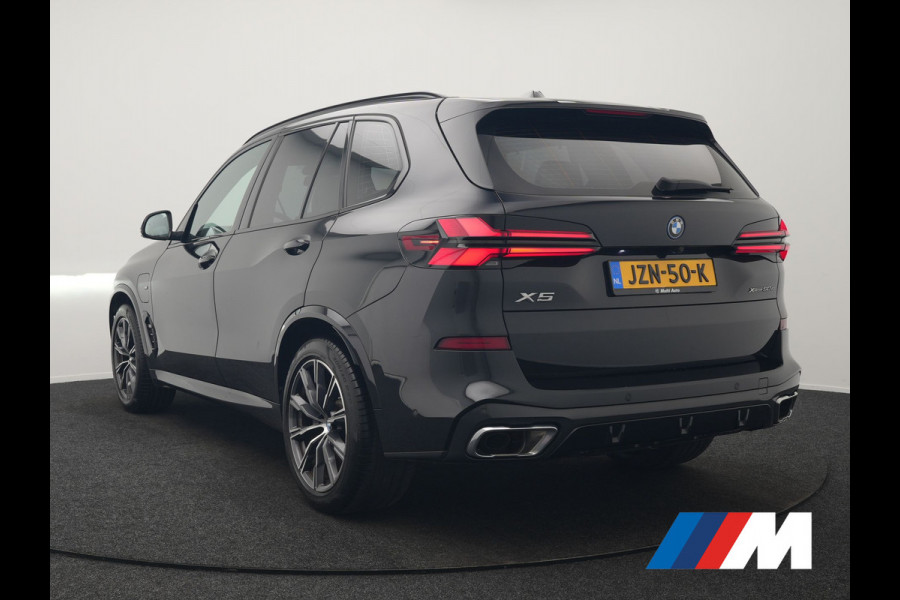 BMW X5 xDrive50e M Sport PHEV 490pk Dealer O.H. | Panodak | Luchtvering | Adaptive Cruise | Head Up | 360 Camera | Harman / Kardon | Lederen Sportstoelen Memory & Verwarmd | Sfeerverlichting | Apple Carplay | Keyless | Blis | 20"L.M | Plug