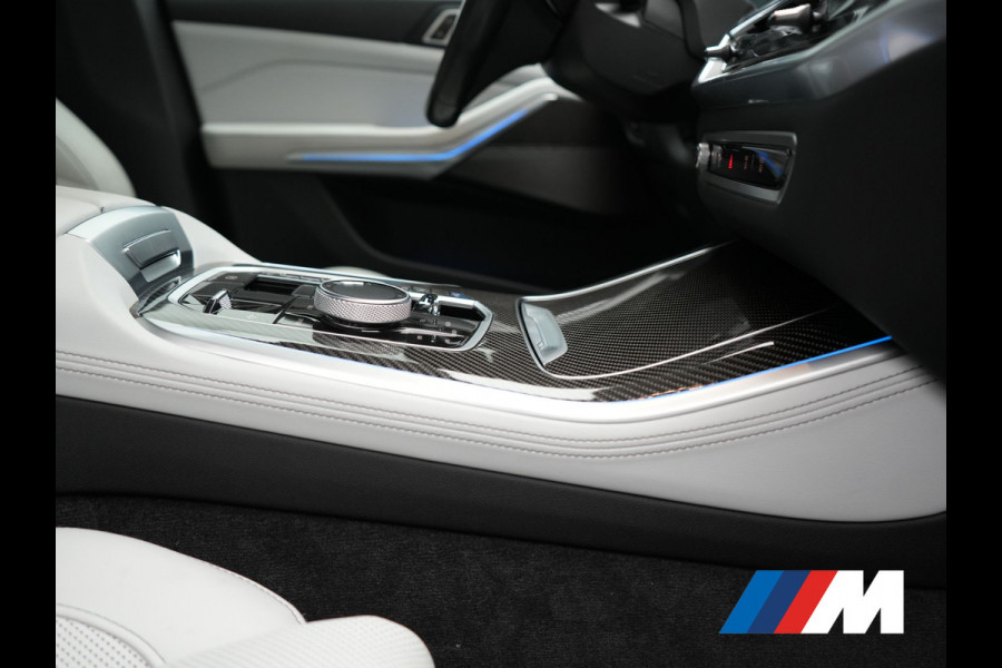 BMW X5 xDrive50e M Sport PHEV 490pk Dealer O.H. | Panodak | Luchtvering | Adaptive Cruise | Head Up | 360 Camera | Harman / Kardon | Lederen Sportstoelen Memory & Verwarmd | Sfeerverlichting | Apple Carplay | Keyless | Blis | 20"L.M | Plug
