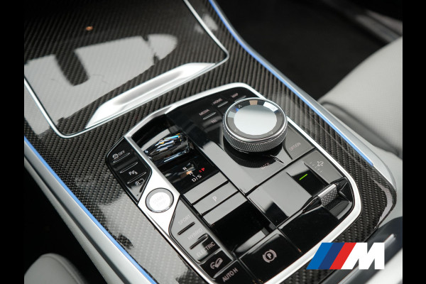 BMW X5 xDrive50e M Sport PHEV 490pk Dealer O.H. | Panodak | Luchtvering | Adaptive Cruise | Head Up | 360 Camera | Harman / Kardon | Lederen Sportstoelen Memory & Verwarmd | Sfeerverlichting | Apple Carplay | Keyless | Blis | 20"L.M | Plug