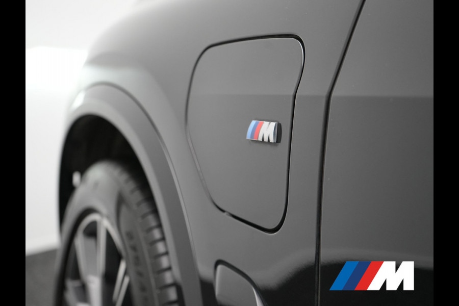 BMW X5 xDrive50e M Sport PHEV 490pk Dealer O.H. | Panodak | Luchtvering | Adaptive Cruise | Head Up | 360 Camera | Harman / Kardon | Lederen Sportstoelen Memory & Verwarmd | Sfeerverlichting | Apple Carplay | Keyless | Blis | 20"L.M | Plug