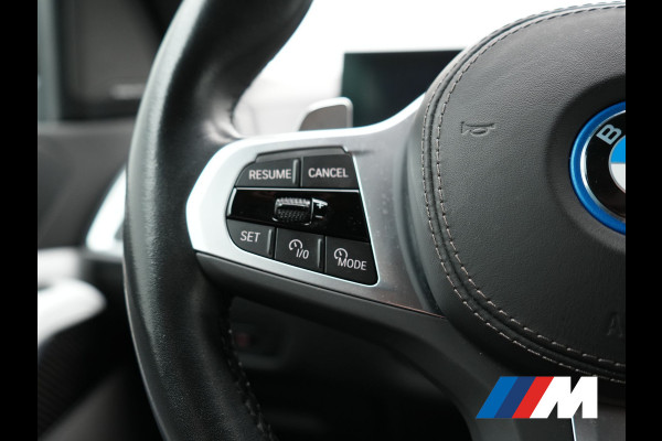 BMW X5 xDrive50e M Sport PHEV 490pk Dealer O.H. | Panodak | Luchtvering | Adaptive Cruise | Head Up | 360 Camera | Harman / Kardon | Lederen Sportstoelen Memory & Verwarmd | Sfeerverlichting | Apple Carplay | Keyless | Blis | 20"L.M | Plug