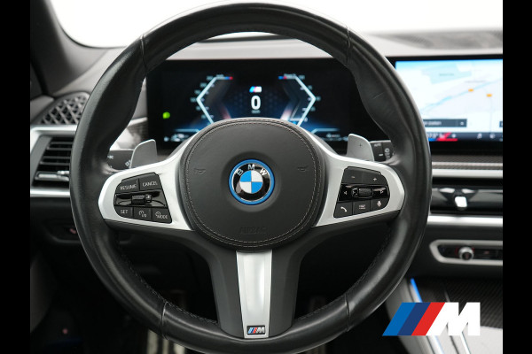 BMW X5 xDrive50e M Sport PHEV 490pk Dealer O.H. | Panodak | Luchtvering | Adaptive Cruise | Head Up | 360 Camera | Harman / Kardon | Lederen Sportstoelen Memory & Verwarmd | Sfeerverlichting | Apple Carplay | Keyless | Blis | 20"L.M | Plug