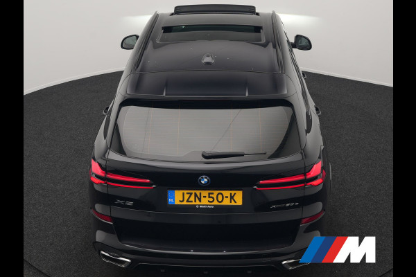 BMW X5 xDrive50e M Sport PHEV 490pk Dealer O.H. | Panodak | Luchtvering | Adaptive Cruise | Head Up | 360 Camera | Harman / Kardon | Lederen Sportstoelen Memory & Verwarmd | Sfeerverlichting | Apple Carplay | Keyless | Blis | 20"L.M | Plug