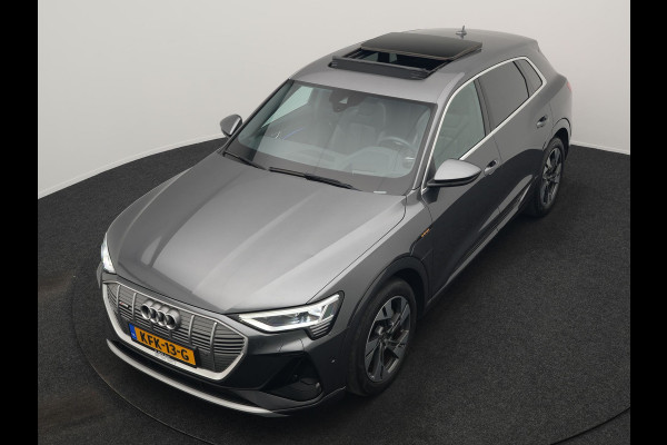 Audi e-tron 50 Quattro 2x S Line 313pk 71 kWh Dealer O.H INCL BTW | Luchtvering | Panodak | Head Up | Adaptive Cruise | Sfeerverlichting | Lederen Sportstoelen Verwarmd | Keyless | Navigatie | 20"L.M | DAB | Virtual |