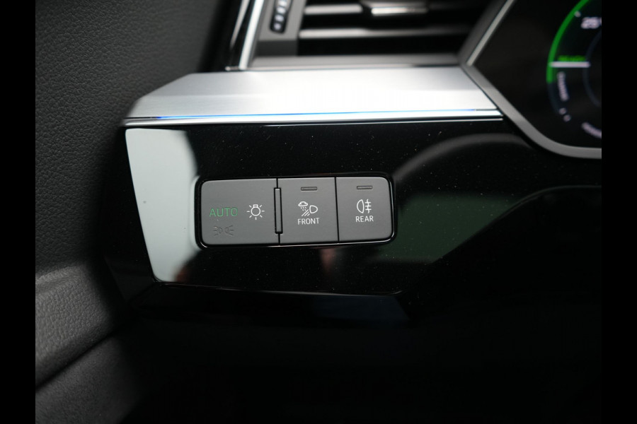 Audi e-tron 50 Quattro 2x S Line 313pk 71 kWh Dealer O.H INCL BTW | Luchtvering | Panodak | Head Up | Adaptive Cruise | Sfeerverlichting | Lederen Sportstoelen Verwarmd | Keyless | Navigatie | 20"L.M | DAB | Virtual |