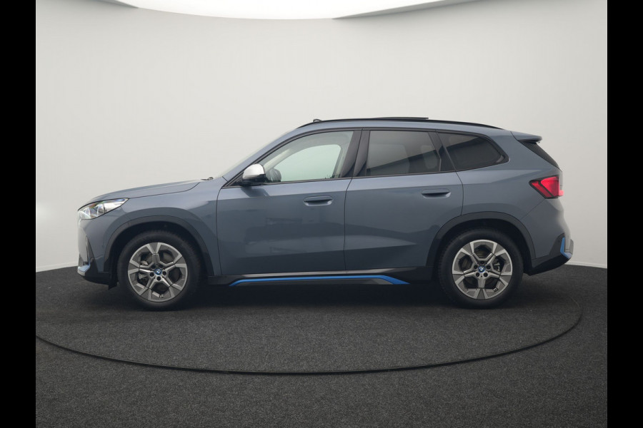 BMW iX1 xDrive30 Launch Edition 313pk 67 kWh Dealer O.H 96.5% SOH | Panodak | Adaptive Cruise | 360 Camera | Lederen Comfortzetels Massage & Memory | Head Up | Harman Kardon | Keyless |