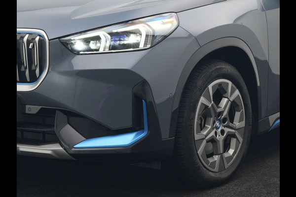 BMW iX1 xDrive30 Launch Edition 313pk 67 kWh Dealer O.H 96.5% SOH | Panodak | Adaptive Cruise | 360 Camera | Lederen Comfortzetels Massage & Memory | Head Up | Harman Kardon | Keyless |