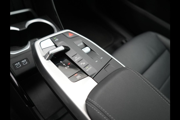 BMW iX1 xDrive30 Launch Edition 313pk 67 kWh Dealer O.H 96.5% SOH | Panodak | Adaptive Cruise | 360 Camera | Lederen Comfortzetels Massage & Memory | Head Up | Harman Kardon | Keyless |