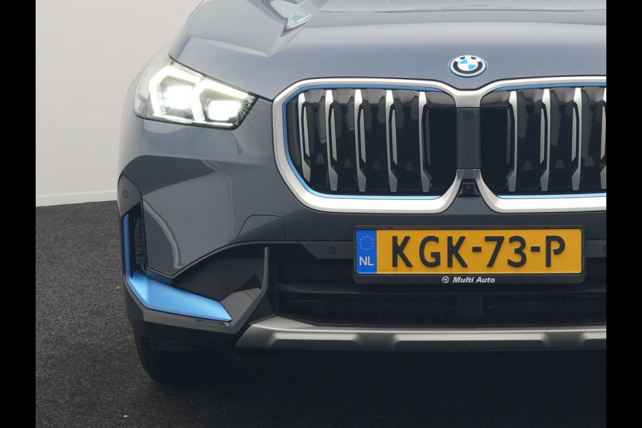 BMW iX1 xDrive30 Launch Edition 313pk 67 kWh Dealer O.H 96.5% SOH | Panodak | Adaptive Cruise | 360 Camera | Lederen Comfortzetels Massage & Memory | Head Up | Harman Kardon | Keyless |