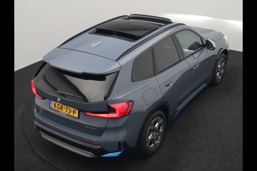 BMW iX1 xDrive30 Launch Edition 313pk 67 kWh Dealer O.H 96.5% SOH | Panodak | Adaptive Cruise | 360 Camera | Lederen Comfortzetels Massage & Memory | Head Up | Harman Kardon | Keyless |