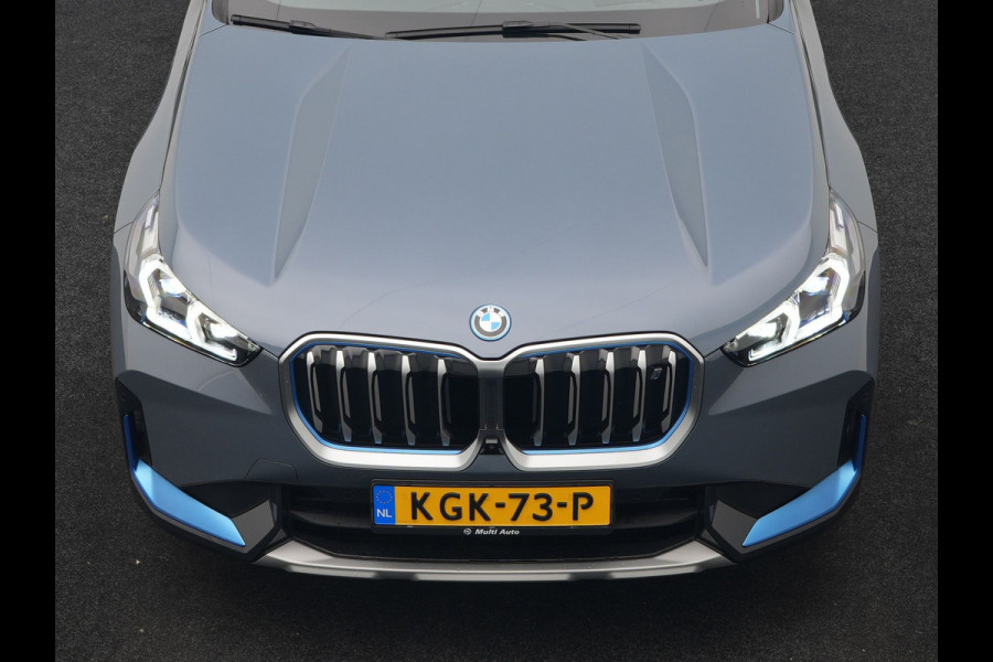 BMW iX1 xDrive30 Launch Edition 313pk 67 kWh Dealer O.H 96.5% SOH | Panodak | Adaptive Cruise | 360 Camera | Lederen Comfortzetels Massage & Memory | Head Up | Harman Kardon | Keyless |