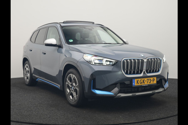 BMW iX1 xDrive30 Launch Edition 313pk 67 kWh Dealer O.H 96.5% SOH | Panodak | Adaptive Cruise | 360 Camera | Lederen Comfortzetels Massage & Memory | Head Up | Harman Kardon | Keyless |