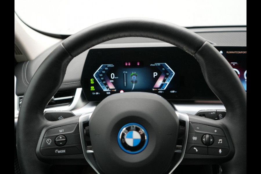 BMW iX1 xDrive30 Launch Edition 313pk 67 kWh Dealer O.H 96.5% SOH | Panodak | Adaptive Cruise | 360 Camera | Lederen Comfortzetels Massage & Memory | Head Up | Harman Kardon | Keyless |