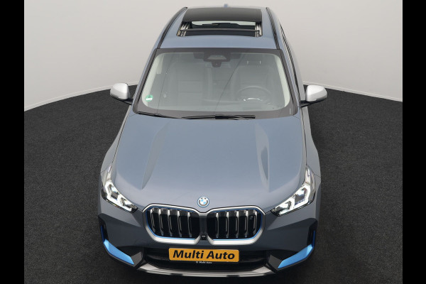 BMW iX1 xDrive30 Launch Edition 313pk 67 kWh Dealer O.H 96.5% SOH | Panodak | Adaptive Cruise | 360 Camera | Lederen Comfortzetels Massage & Memory | Head Up | Harman Kardon | Keyless |