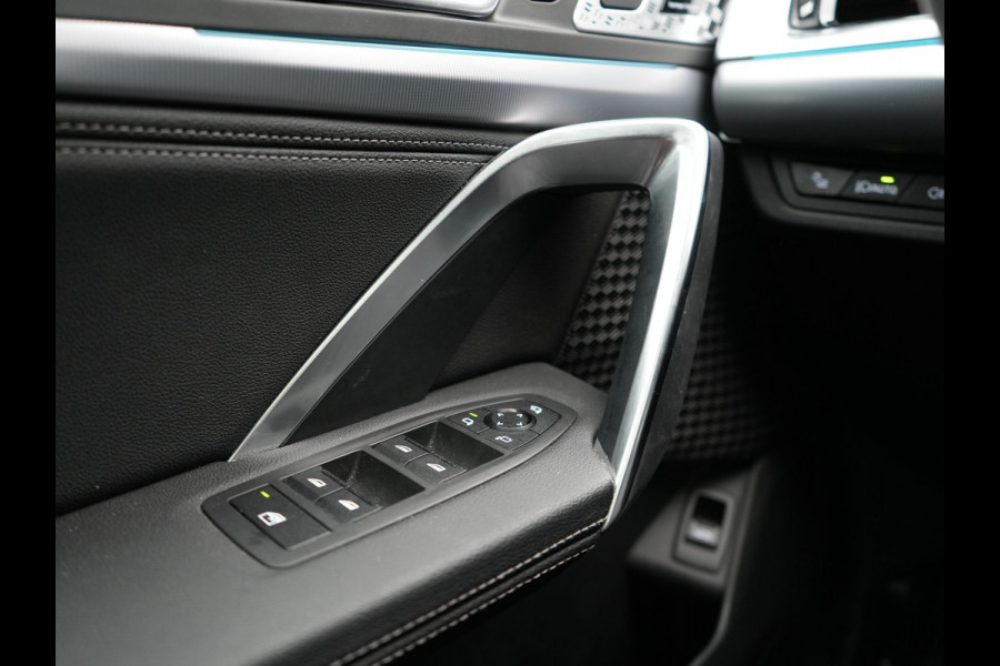 BMW iX1 xDrive30 Launch Edition 313pk 67 kWh Dealer O.H 96.5% SOH | Panodak | Adaptive Cruise | 360 Camera | Lederen Comfortzetels Massage & Memory | Head Up | Harman Kardon | Keyless |