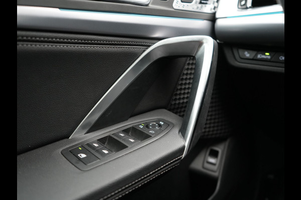 BMW iX1 xDrive30 Launch Edition 313pk 67 kWh Dealer O.H 96.5% SOH | Panodak | Adaptive Cruise | 360 Camera | Lederen Comfortzetels Massage & Memory | Head Up | Harman Kardon | Keyless |