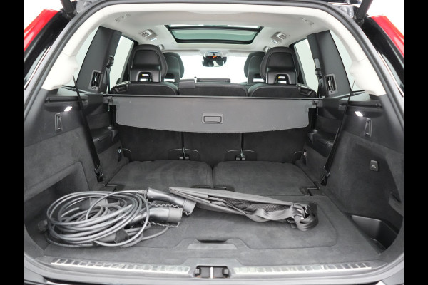 Volvo XC90 T8 Recharge AWD Inscription 7 Persoons PHEV 394pk | Panodak | Adaptive Cruise | Camera | Lederen Sportstoelen Memory & Verwarmd | Stuur Verwarmd | Keyless | Blis | Apple Carplay | Navigatie | DAB | Plug In Hybrid |