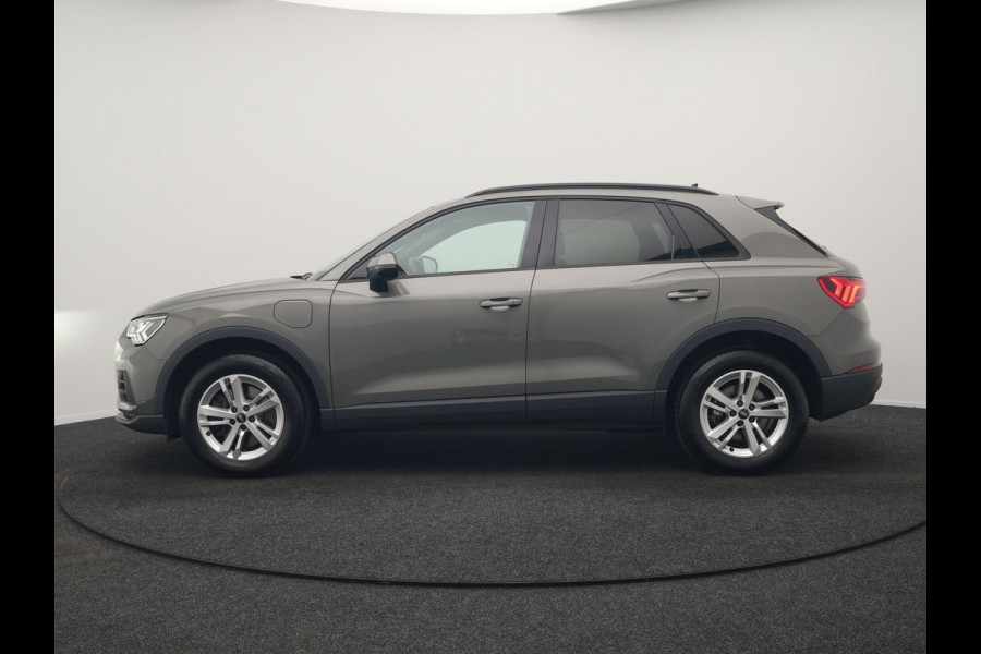 Audi Q3 45 TFSI e S edition PHEV 245pk Dealer O.H. | Adaptive Cruise | Camera | Matrix LED | Sonos Audio | Alcantara Sportstoelen Memory & Verwarmd | Sfeerverlichting | S Line Interieur | Keyless | Blis | Navigatie | DAB | Plug In Hybrid |
