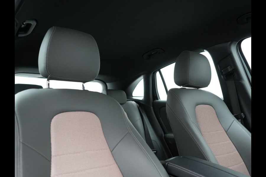 Mercedes-Benz EQA 250+ Business Line 74 kWh LONG RANGE 191pk Dealer O.H. | MBUX Widescreen Navi | Camera | Sfeerverlichting | 18"L.M | Sportstoelen Verwarmd | Apple Carplay | Cruise Control | Navigatie | DAB |