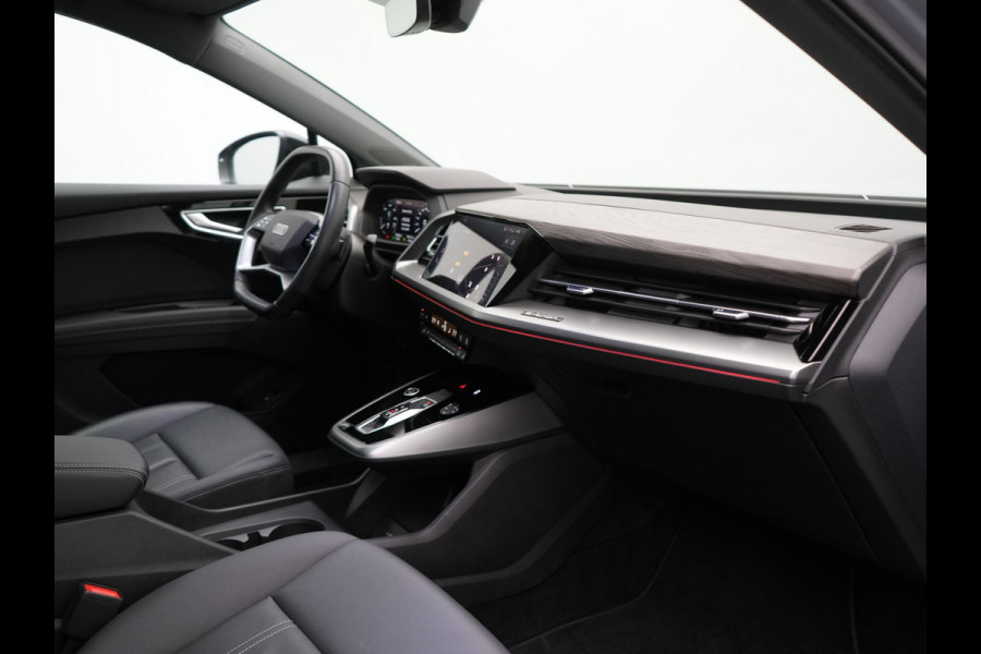 Audi Q4 e-tron 45 Quattro Edition 76,6 kWh 265pk Dealer O.H. | Panodak | Sonos Audio | Camera | Sfeerverlichting | Lederen Sportstoelen Verwarmd | Apple Carplay | Navigatie | DAB | 20"L.M |
