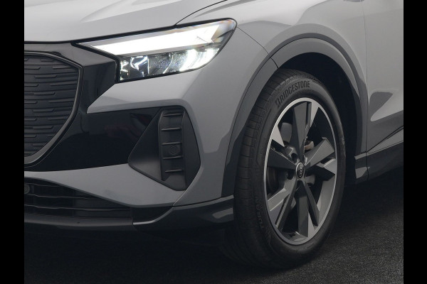 Audi Q4 e-tron 45 Quattro Edition 76,6 kWh 265pk Dealer O.H. | Panodak | Sonos Audio | Camera | Sfeerverlichting | Lederen Sportstoelen Verwarmd | Apple Carplay | Navigatie | DAB | 20"L.M |