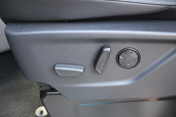 Ford Tourneo Custom 340 2.5 PHEV L2H1 Titanium X 232pk | ACC | Pano | B&O | Elek. schuifdeuren | 360 camera | Elek-Trekhaak | Prijs excl. BTW