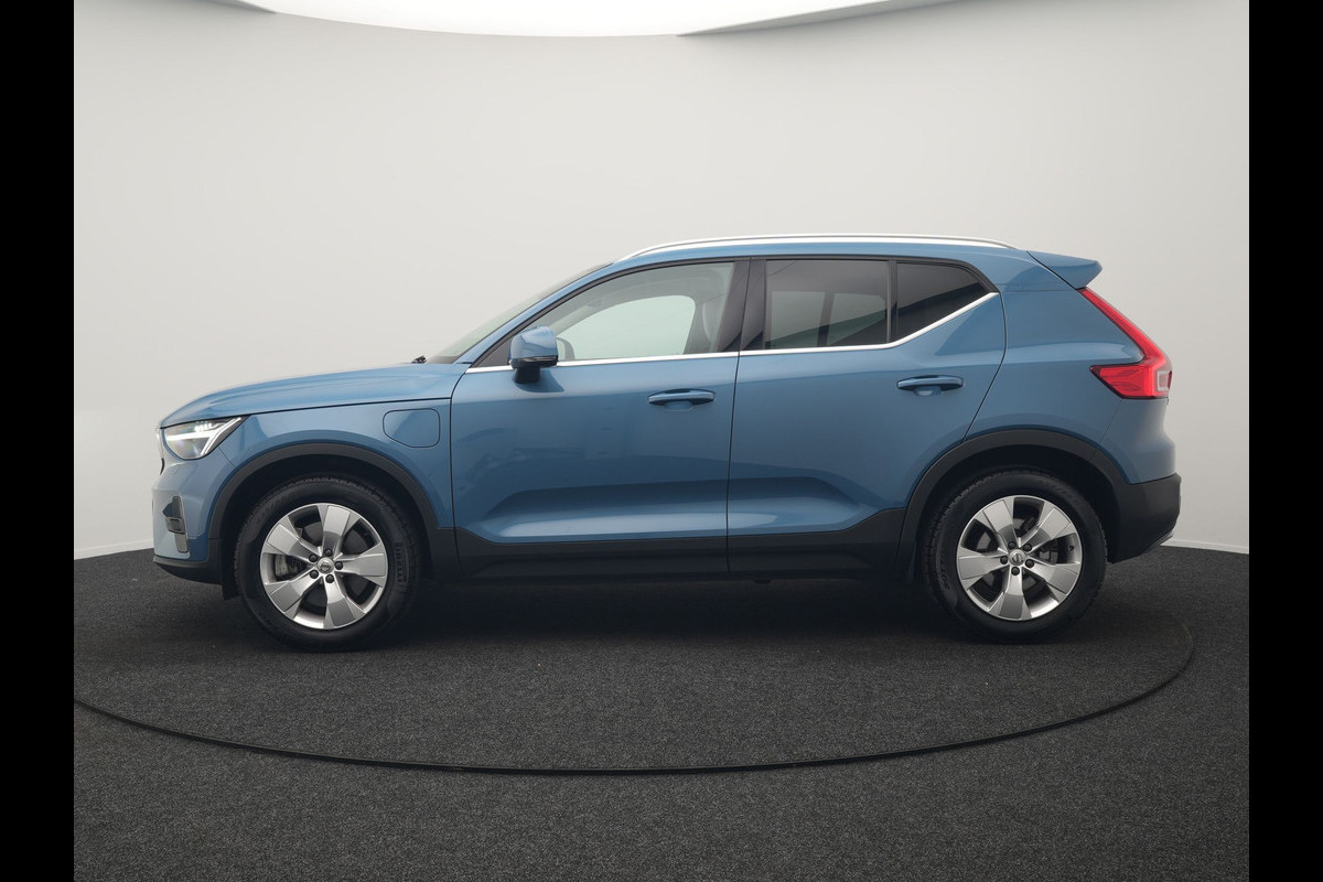 Volvo XC40 T5 Plus Bright PHEV 262pk Dealer O.H | Trekhaak Af Fabriek | Camera | Adaptive Cruise | Harman & Kardon | Lederen Sportstoelen Memory & Verwarmd | Keyless | Blis | Stuur Verwarmd | Navigatie | Virtual | 18"L.M | DAB |