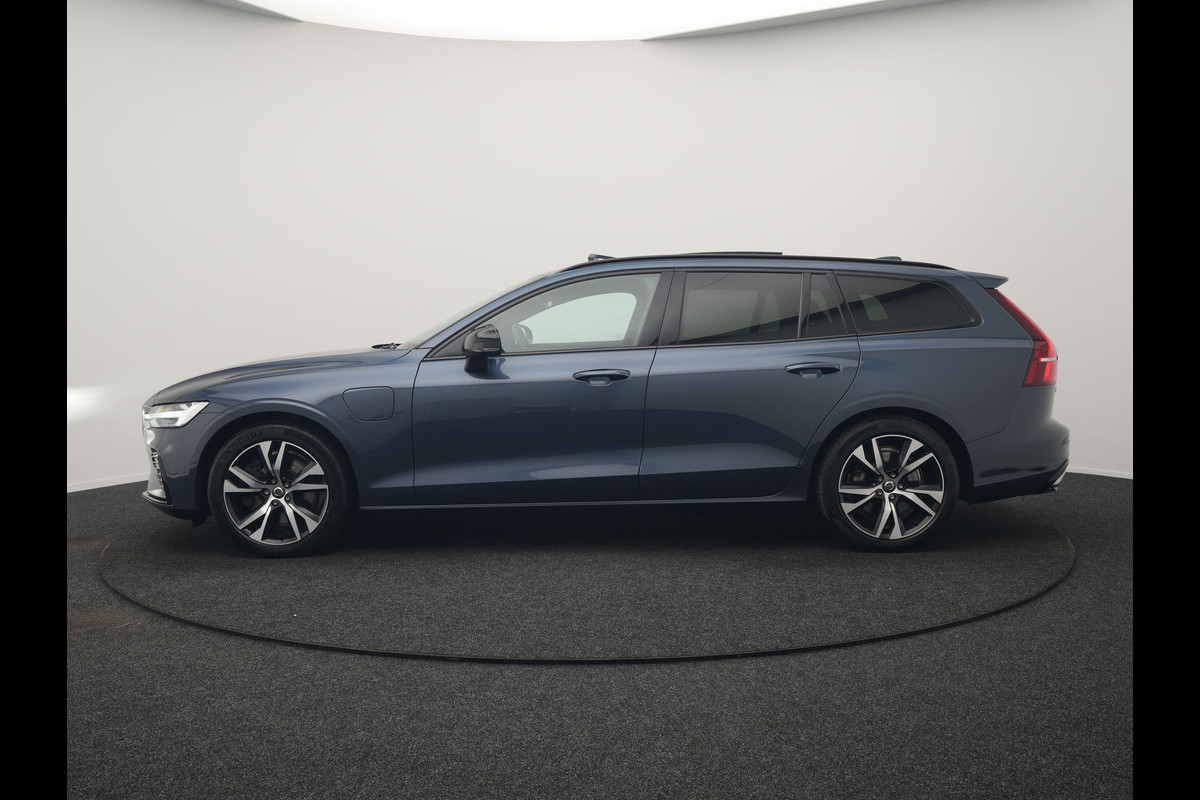 Volvo V60 T6 Recharge AWD R-Design PHEV 340pk Dealer O.H | Trekhaak Af Fabriek | Panodak | Harman / Kardon | Lederen Sportstoelen Memory & Ventilatie | Camera | Keyless | Stuur & Stoelen Verwarmd | Apple Carplay | Virtual | Navigatie | Cruise Control | DAB+ | 18" L.M | Plug In Hybrid |