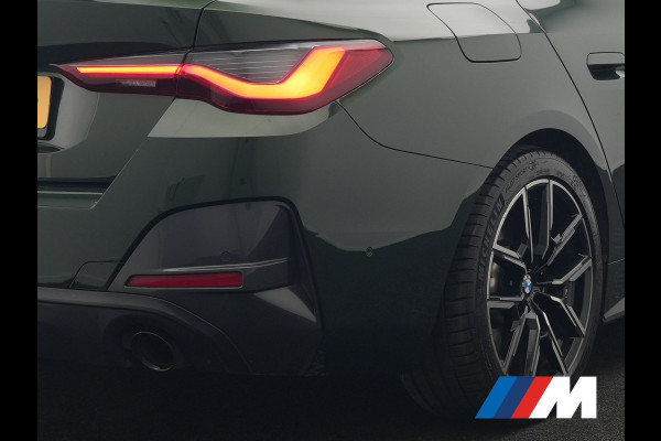 BMW 4 Serie Gran Coupé 430i M Sport 245pk Dealer O.H Sanremo Green | Panodak | Lederen Competition Stoelen Memory & Verwarmd | Adaptive Onderstel | 360 Camera | Harman & Kardon | 19" L.M | Carbon | Apple Carplay | Navigatie | Blis | Virtual | DAB |