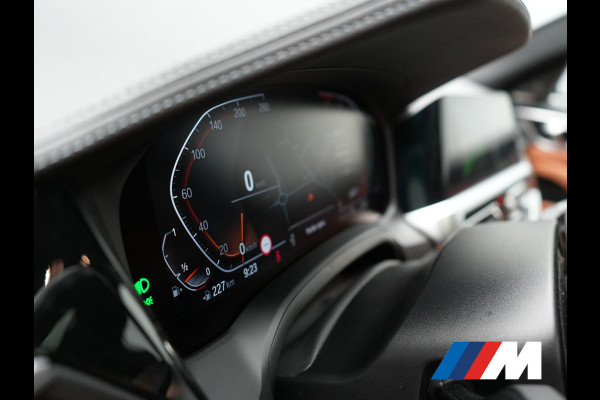 BMW 4 Serie Gran Coupé 430i M Sport 245pk Dealer O.H Sanremo Green | Panodak | Lederen Competition Stoelen Memory & Verwarmd | Adaptive Onderstel | 360 Camera | Harman & Kardon | 19" L.M | Carbon | Apple Carplay | Navigatie | Blis | Virtual | DAB |