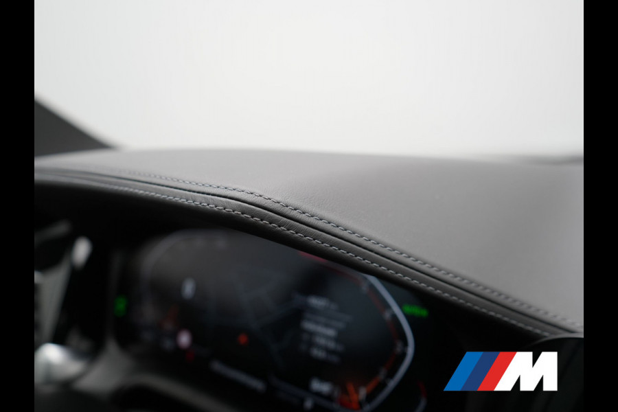 BMW 4 Serie Gran Coupé 430i M Sport 245pk Dealer O.H Sanremo Green | Panodak | Lederen Competition Stoelen Memory & Verwarmd | Adaptive Onderstel | 360 Camera | Harman & Kardon | 19" L.M | Carbon | Apple Carplay | Navigatie | Blis | Virtual | DAB |