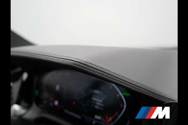 BMW 4 Serie Gran Coupé 430i M Sport 245pk Dealer O.H Sanremo Green | Panodak | Lederen Competition Stoelen Memory & Verwarmd | Adaptive Onderstel | 360 Camera | Harman & Kardon | 19" L.M | Carbon | Apple Carplay | Navigatie | Blis | Virtual | DAB |
