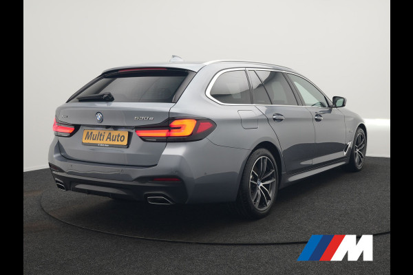 BMW 5 Serie Touring 530e xDrive M Sport PHEV 293pk Dealer O.H. | Panodak | Head Up | Laser LED | 360 Camera | Harman & Kardon | Sfeerverlichting | Alcantara Sportstoelen Verwarmd | Keyless | Blis | Virtual | Navigatie | DAB | Plug In Hybrid