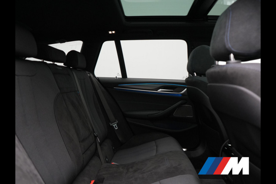 BMW 5 Serie Touring 530e xDrive M Sport PHEV 293pk Dealer O.H. | Panodak | Head Up | Laser LED | 360 Camera | Harman & Kardon | Sfeerverlichting | Alcantara Sportstoelen Verwarmd | Keyless | Blis | Virtual | Navigatie | DAB | Plug In Hybrid