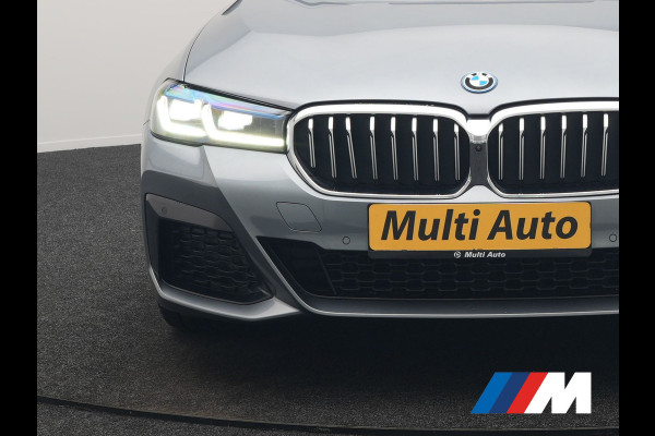 BMW 5 Serie Touring 530e xDrive M Sport PHEV 293pk Dealer O.H. | Panodak | Head Up | Laser LED | 360 Camera | Harman & Kardon | Sfeerverlichting | Alcantara Sportstoelen Verwarmd | Keyless | Blis | Virtual | Navigatie | DAB | Plug In Hybrid