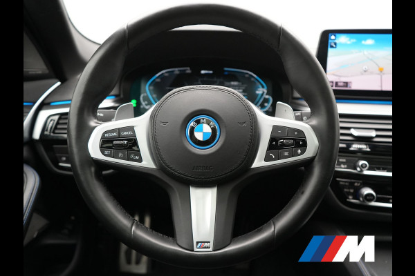 BMW 5 Serie Touring 530e xDrive M Sport PHEV 293pk Dealer O.H. | Panodak | Head Up | Laser LED | 360 Camera | Harman & Kardon | Sfeerverlichting | Alcantara Sportstoelen Verwarmd | Keyless | Blis | Virtual | Navigatie | DAB | Plug In Hybrid