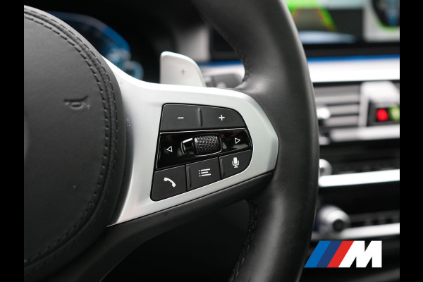 BMW 5 Serie Touring 530e xDrive M Sport PHEV 293pk Dealer O.H. | Panodak | Head Up | Laser LED | 360 Camera | Harman & Kardon | Sfeerverlichting | Alcantara Sportstoelen Verwarmd | Keyless | Blis | Virtual | Navigatie | DAB | Plug In Hybrid