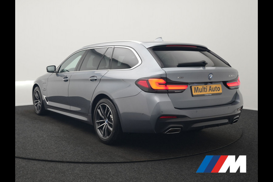BMW 5 Serie Touring 530e xDrive M Sport PHEV 293pk Dealer O.H. | Panodak | Head Up | Laser LED | 360 Camera | Harman & Kardon | Sfeerverlichting | Alcantara Sportstoelen Verwarmd | Keyless | Blis | Virtual | Navigatie | DAB | Plug In Hybrid