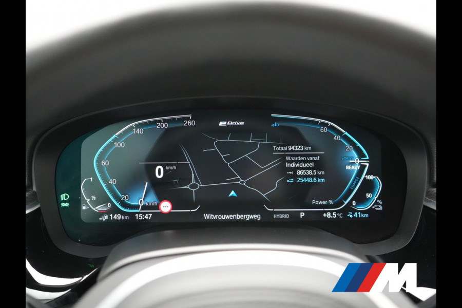 BMW 5 Serie Touring 530e xDrive M Sport PHEV 293pk Dealer O.H. | Panodak | Head Up | Laser LED | 360 Camera | Harman & Kardon | Sfeerverlichting | Alcantara Sportstoelen Verwarmd | Keyless | Blis | Virtual | Navigatie | DAB | Plug In Hybrid