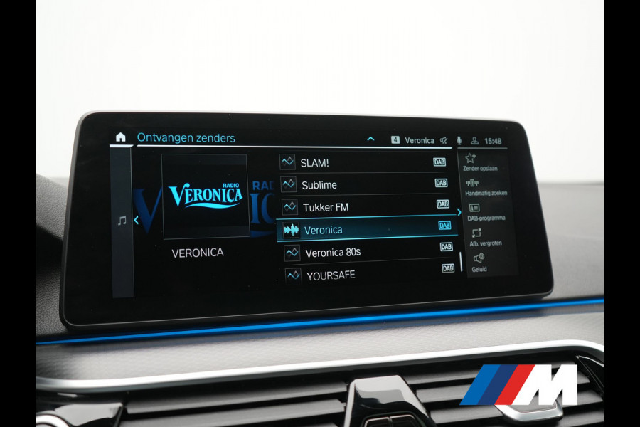 BMW 5 Serie Touring 530e xDrive M Sport PHEV 293pk Dealer O.H. | Panodak | Head Up | Laser LED | 360 Camera | Harman & Kardon | Sfeerverlichting | Alcantara Sportstoelen Verwarmd | Keyless | Blis | Virtual | Navigatie | DAB | Plug In Hybrid