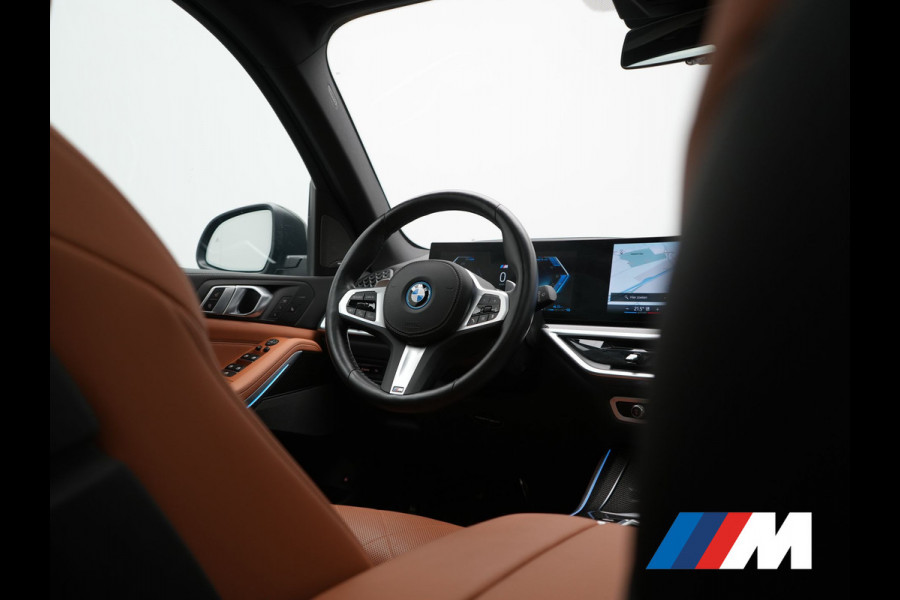 BMW X5 xDrive50e M Sport PHEV 490pk | SOH 96,3 Dealer O.H. | Panodak | Luchtvering | Laser LED | Adaptive Cruise | Harman & Kardon | Comfortstoelen Memory & Stoelventilatie | Head Up | 360 Camera | Apple Carplay | Plug In Hybrid