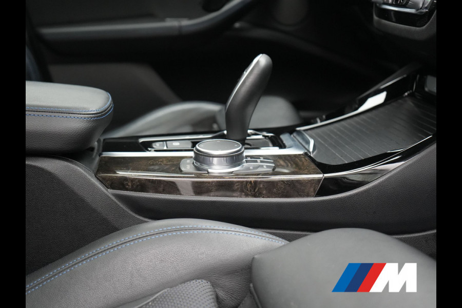 BMW X3 xDrive20i M Sport Shadow 184pk Dealer O.H | Trekhaak af Fabriek | Panodak | Adaptive Cruise | Sportstoelen Memory & Verwarmd | Harman Kardon |  Head Up | 19"L.M | BLIS |