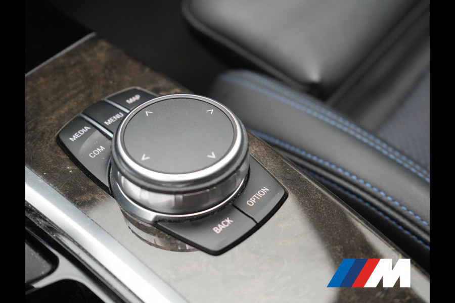 BMW X3 xDrive20i M Sport Shadow 184pk Dealer O.H | Trekhaak af Fabriek | Panodak | Adaptive Cruise | Sportstoelen Memory & Verwarmd | Harman Kardon |  Head Up | 19"L.M | BLIS |